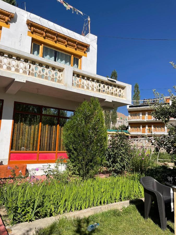 Hinjuma Guest House Лех Екстер'єр фото